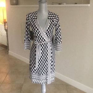 Diane VonFurstneberg black & white wrap dress